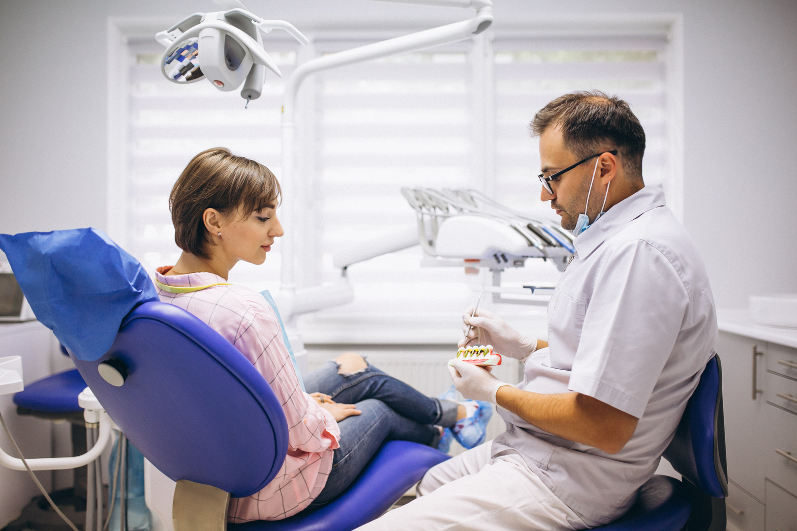 dentist-dentistry-smile-patient-white-dental-1446761-pxhere.com